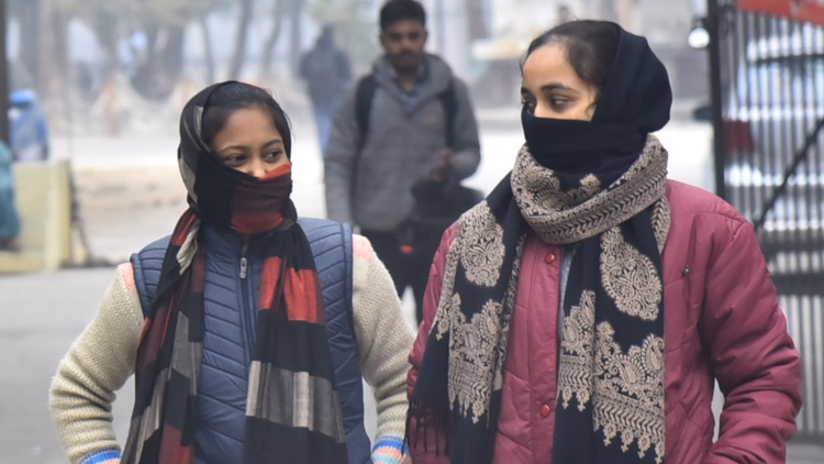 Weather:प्रदेश में सबसे ठंडा बरेली... न्यूनतम तापमान 3.8 डिग्री सेल्सियस पहुंचा; शीतलहर से कांपे लोग - Bareilly Coldest City In Uttar Pradesh With The Minimum Temperature Dropping To 3.8 Degrees Celsius