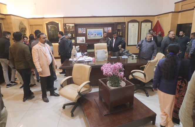 केजीएमयू विवाद:पांचों संगठन 13 जनवरी से हड़ताल पर रहेंगे, बोले- हंगामा-बवाल होने के बावजूद एफआईआर नहीं हुई - Kgmu Controversy: All Five Organizations Will Go On Strike From January 13, Saying That No Fir Has Been Regist