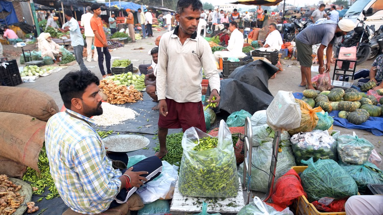 खुदरा महंगाई दर में उछाल:दिसंबर में बढ़कर 1.33% पर पहुंची, नवंबर के मुकाबले लगभग दोगुनी बढ़ोतरी - Retail Inflation India December Inflation Rate Government Data Cpi India Inflation Rise  economic News Hindi