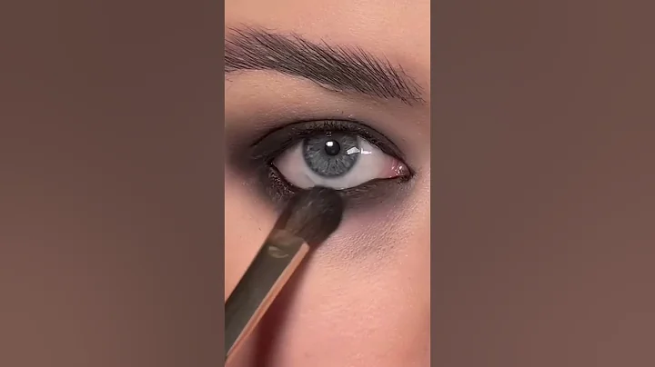 Easy EyeMakeup Tutorial ✨🖤👀 #makeup #softglamlook #youtubefeed #shortvideos #eyemakeup #yt#shorts