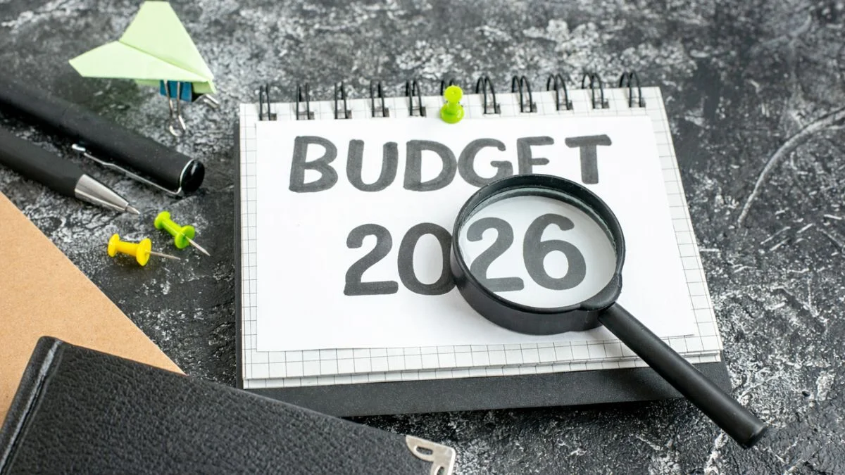 Budget 2026 Tax Calculator: 20 लाख है सैलरी तो इस टैक्स रिजीम में होगी 1 लाख से ज्यादा की बचत | Budget 2026 Tax Calculator If your salary is 20 lakh rupee you can save over 1 lakh rupee under this tax regime | Jansatta
