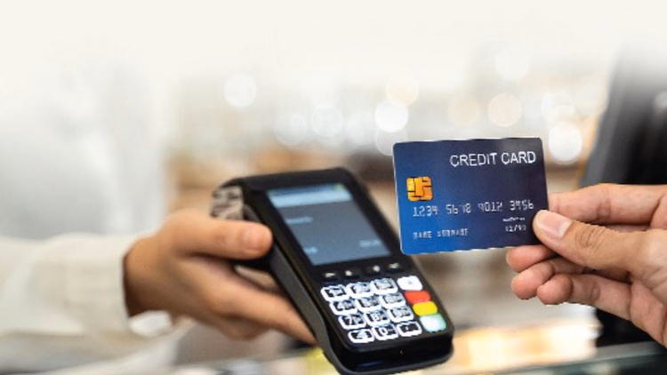 चिंताजनक:एक भरने के लिए ले रहे दूसरा लोन, काशी में 50 हजार लोगों को क्रेडिट कार्ड की लत - Varanasi 50,000 People Addicted To Credit Card Taking Out Second Loan To Pay Off First One