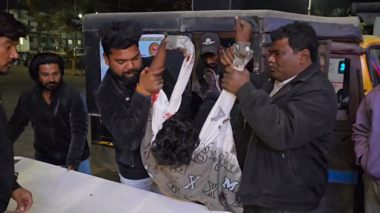 News Old Animosity Turns Violent  Accused Attacks With Meat Cleaver  Two Youths Injured In Betul - Betul News