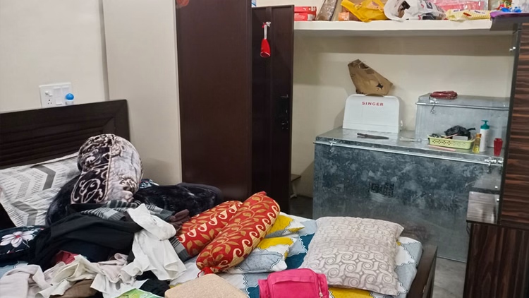 Etawah:अधिवक्ता के घर से चोरों ने 10 लाख का माल समेटा, पुलिस व फॉरेंसिक कर रही जांच - Etawah: Thieves Steal Valuables Worth Rs 10 Lakh From Lawyer's House