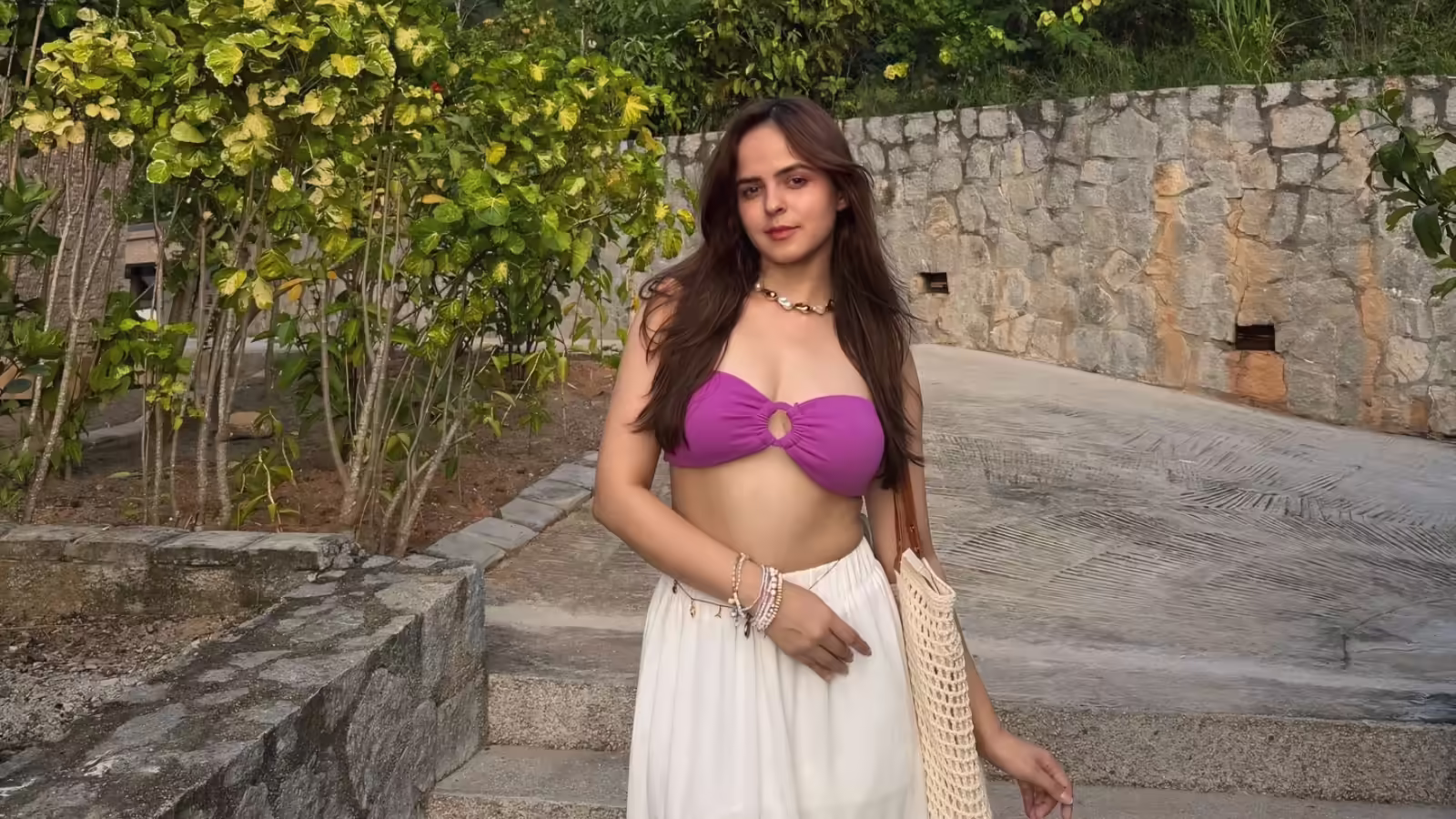 Tmkoc Palak Sindhwani Stylish Look,​'तारक मेहता...' की 'सोनू' का ब्रालेट में कहर, स्कर्ट और जींस के साथ पहने आईं नजर, विदेश में छाया पलक का ग्लैमर - tarak mehta ka ulta chasma fame palak sindhwani stylish look from seychelles vacation in bralette and skirt - Fashion News