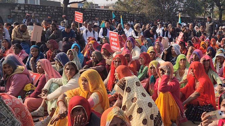 Jaipur:सैलरी और पेंशन की मांग को लेकर कर्मचारी महासंघ ने की विशाल रैली, सरकार को दी चेतावनी - Employees Federation Held Massive Rally Jaipur Press Their Demands Warned Government Intensifying Agitation