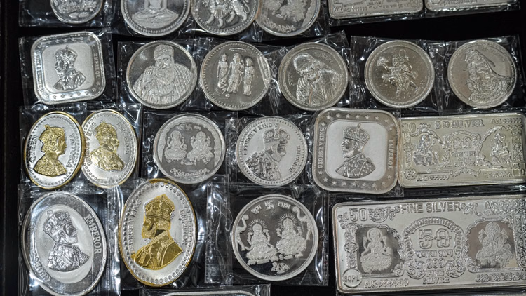 सोना-चांदी में ऐतिहासिक उछाल:चांदी ₹2.65 लाख और सोना ₹1.44 लाख के पार; वैश्विक तनाव के कारण भाव परवान पर - Silver Price Record Suge Gold Siler Price Today Gold Silver Price Amid Global Geopolitical Tensions