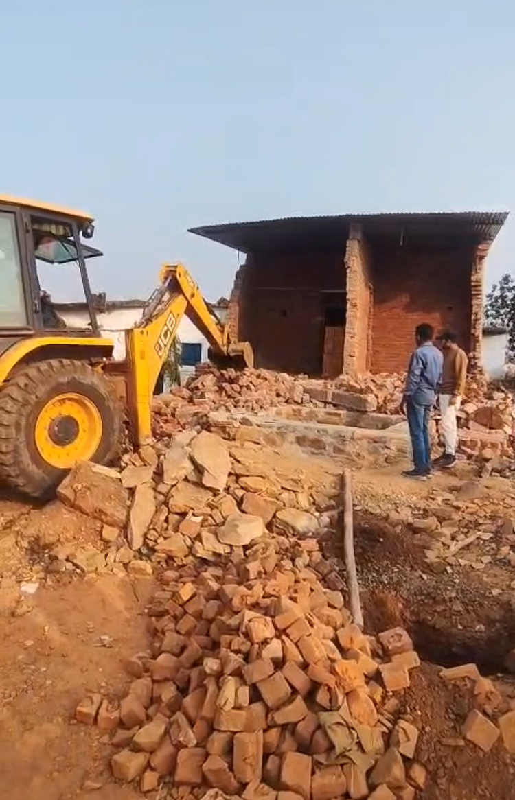 Sheopur News: Main Accused’s House Demolished After Karahal Murder Case; He Killed Victim With Help Of Lover - Madhya Pradesh News
