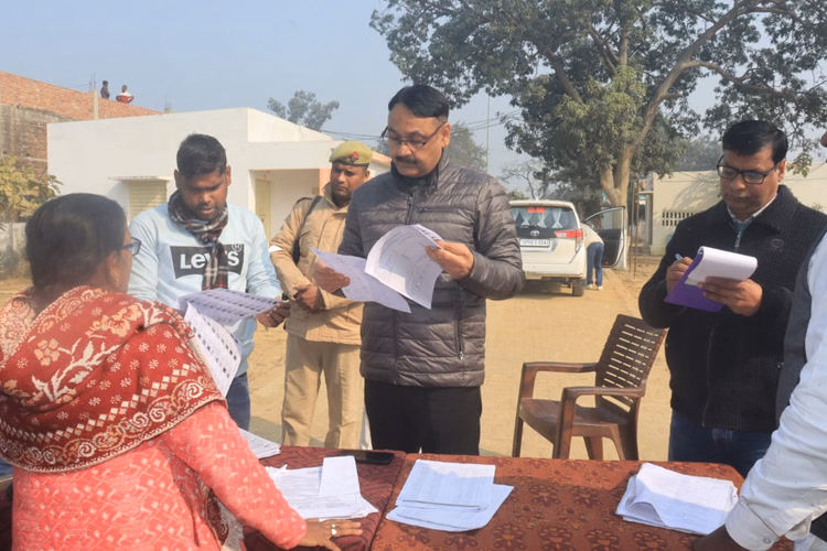 यूपी:वोटर लिस्ट को लेकर सपा और आयोग आमने-सामने, पार्टी बोली- झूठ बोले-कौआ काटे; हुआ पलटवार भी - Up: Samajwadi Party And The Commission Clash Over Voter Lists; The Party Says, "if You Lie, You'll Be Bitten B