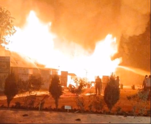 Closed Houses And Huts Engulfed In Flames - Lucknow News