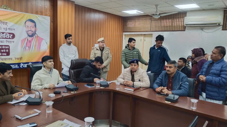 Dc Listened To The Problems Of The Common People In The Solution Camp. - Rewari News