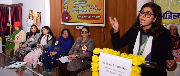 Muskan Stood First And Zeenat Stood Second In The Speech Competition - Lucknow News