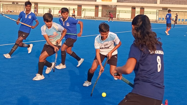 विश्व युवा दिवस:पहले पांच और अंतिम आठ मिनट में लड़कियों ने दागे तीन गोल, रिवर्स फ्लिक ने लड़कों को दिलाई जीत - World Youth Day Girls Scored Three Goals In First Five And Last Eight Minutes While Reverse Flick Secured