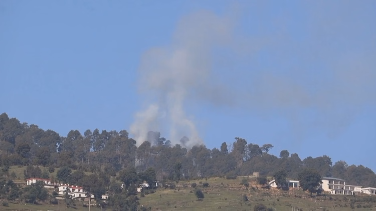 Poonch:पाकिस्तान से फैली आग से बारूदी सुरंगों में विस्फोट, कोई जनहानि नहीं...अक्सर होती हैं नापाक साजिशें - Fire Spreading From Pakistan Triggers Explosions In Landmines No Casualties Reported In Poonch