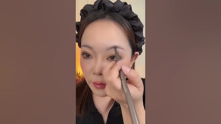 Draw beautiful eyebrows easily, simple makeup tips, beauty tips #beauty #makeup #beautiful #shorts