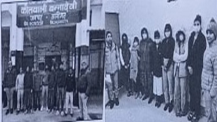 Aligarh:दो होटलों में पकड़ा देह व्यापार, सात महिलाओं समेत 15 लोग दबोचे, दोनों होटल के संचालक भी गिरफ्तार - Prostitution Busted In Hotels In Aligarh