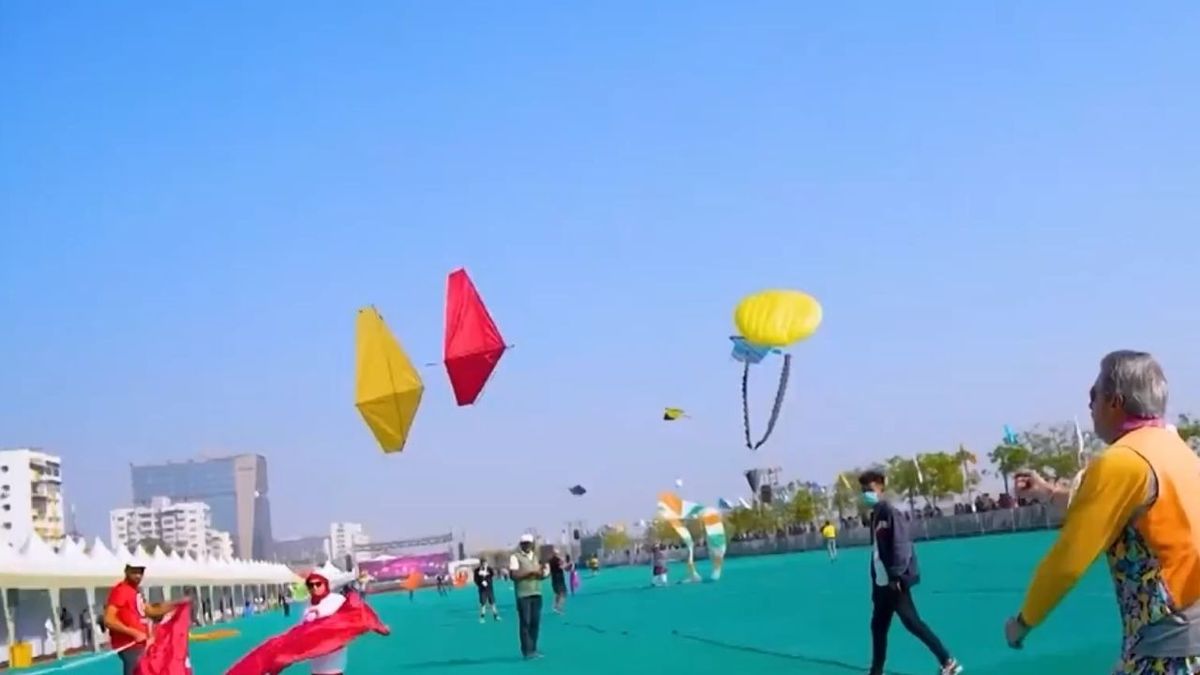 International Kite Festival 2026: साबरमती के आसमान में रंगों का उत्सव, अंतरराष्ट्रीय पतंग महोत्सव 2026 का आगाज