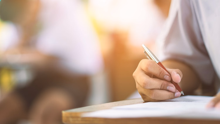 Exam Reform:कोचिंग पर निर्भरता कम करने की तैयारी; 12वीं से पहले एंट्रेंस एग्जाम कराने पर चल रहा विचार - Entrance Exam Reforms: Govt Panel Considers Class 11 Level Tests To Reduce Coaching Dependence