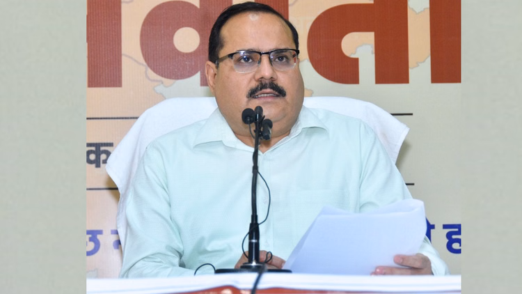 यूपी:एसआईआर की ढिलाई पर चुनाव आयोग सख्त,  8 विधानसभा क्षेत्रों के ईआरओ किए गए तलब; आए इतने नए आवेदन - Up: Election Commission Takes Strict Action Against Sir Laxity, Summons Eros From 8 Assembly Constituencies;