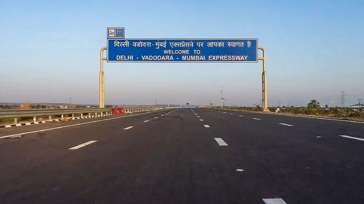 Delhi-mumbai Expressway:दिल्ली-मुंबई एक्सप्रेसवे के इन हिस्सों पर टोल 50% तक घटा, जानें अब कितना देना होगा - Delhi-mumbai Expressway Toll Cut By 50 Per Cent On Key Stretches: Check New Rates