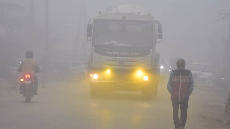 Weather:कोहरे की चपेट में उत्तर भारत, मैदानी इलाकों में बारिश की संभावना; शीतलहर को लेकर दिल्ली में रेड अलर्ट - Weather Forecast North India Gripped By Fog Rain Expected In Plains Red Alert Issued In Delhi Cold Wave