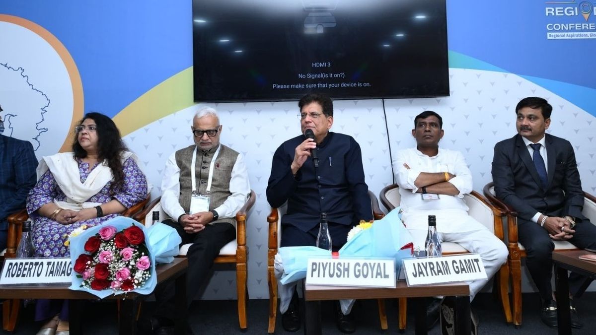 Vibrant Gujarat Regional Conference: एमएसएमई और स्थानीय उद्योगों के लिए बना अवसरों का मंच, पीयूष गोयल भी हुए शामिल