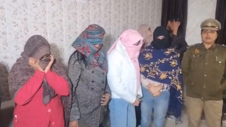 Meerut:स्पा सेंटर की आड़ में जिस्मफरोशी का धंधा, अंदर बने थे केबिन, व्हाट्सएप-टेलीग्राम से होती थी बुकिंग - Meerut: Prostitution Racket Busted In Spa Centers, Deals Made Via Whatsapp And Telegram