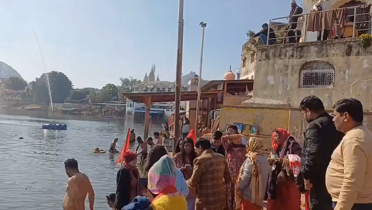 Ajmer Grand Confluence Of Faith Pushkar Lake On Makar Sankranti Thousands Of Devotees Took Dip - Ajmer News