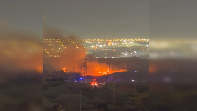 Prayagraj :माघ मेले में दूसरे दिन फिर लगी आग, दमकर की कई  गाड़ियां मौके पर पहुंचीं - Fire Broke Out Again On The Second Day At The Magh Mela, Several Fire Brigade Vehicles Reached The Spot.