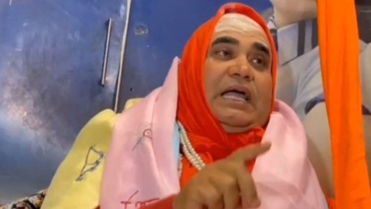 Prayagraj :माघ मेले के बाद बांग्लादेश जाएंगे जगद्गुरु शंकराचार्य स्वामी अधोक्षजानंद, हिंदुओं से करेंगे संवाद - Jagadguru Shankaracharya Swami Adhokshajananda Will Go To Bangladesh After The Magh Mela And Will Interact