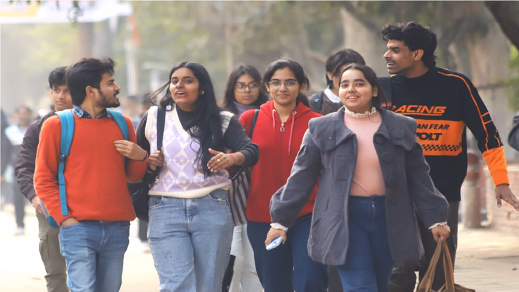 दिल्ली में लगातार तीसरे दिन चली शीतलहर:3.8°c रहा तापमान, जानें 16 से 20 जनवरी तक कैसा रहेगा मौसम का मिजाज - Cold Wave Continues In Delhi For Third Consecutive Day