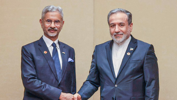 Iran Unrest:तनाव के बीच ईरान की आई भारत की याद, ईरानी विदेश मंत्री ने लगाया जयशंकर को फोन; क्या हुई बात? - Amidst Ongoing Tensions In Iran Foreign Minister Seyed Abbas Araghchispoke With S Jaishankar Over Phone