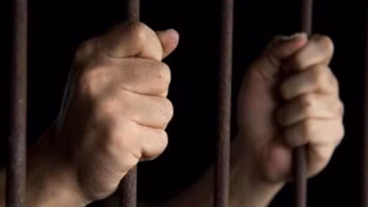 जेल में खेल :10 टेंडर... दर्जनों कंपनियां, मेहरबानी सिर्फ एक पर, बड़ी अनियमितता की आशंका, जांच के आदेश - 10 Tenders... Dozens Of Companies, Favors Only One, Major Irregularities Suspected