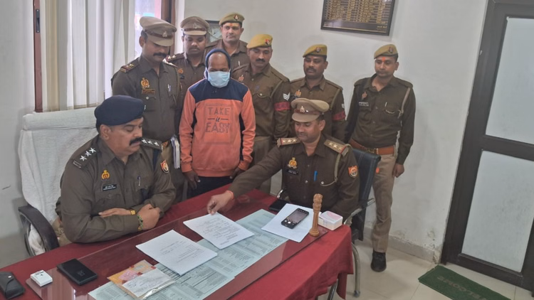 Up News:काशी एक्सप्रेस ट्रेन में बम की धमकी देने वाला आरोपी मुंबई से गिरफ्तार, जीआरपी ने ऐसे किया खुलासा - Grp Varanasi Arrested Accused Of Bomb Threat On Kashi Express Train