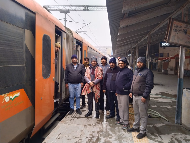 The Rajya Sabha Mp Inspected The Arrangements At The Railway Station. - Shahjahanpur News