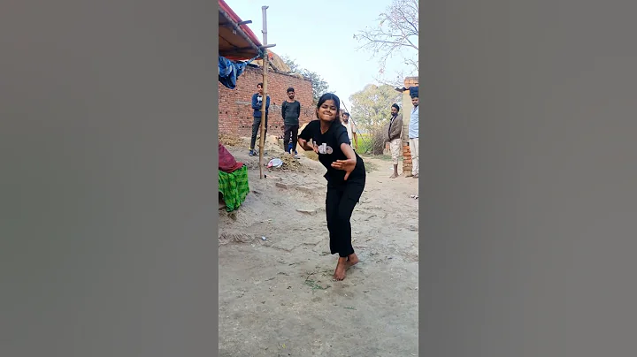 Patari Kamariya Faruhi Dance #shorts #dance #bollywood #song #music #officialaayushichauhan - English