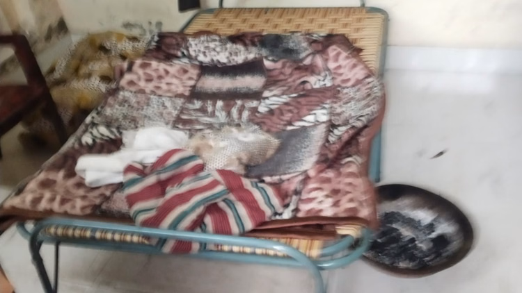 Bareiilly News:पीडब्ल्यूडी अधिकारी के रसोइया ने परात में जलाई आग, सुबह कमरे में मिली लाश, दम घुटने से मौत - Pwd Officer Cook Died Due To Suffocation In Bareilly