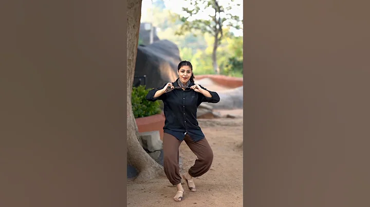 चिकिरी चिकिरी 🔥 एक गाना, दो नृत्य शैलियाँ #नृत्य #ट्रेंडिंग #पेड्डी #रामचरण स्टाइल #शॉर्ट्स - Hindi