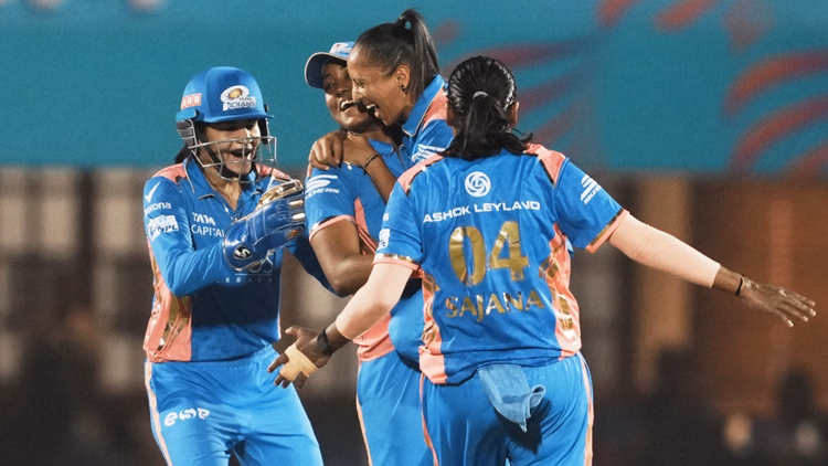 Mi Vs Upw Live Score:शीर्ष पर पहुंचने उतरेगी मुंबई इंडियंस, यूपी को पहली जीत की तलाश; थोड़ी देर में टॉस - Mi Vs Upw Wpl Live Score: Bangalore Vs Mumbai Today Women Ipl Match Scorecard News In Hindi