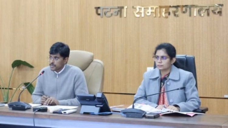 Bihar News :डीएम ने राजस्व कर्मचारी को क्यों बर्खास्त किया? भ्रष्टाचार के खिलाफ जीरो टॉलरेंस का उदाहरण बना - Bihar News: Patna Dm Dismisses Revenue Employee Masaurhi Patna Bihar Nitish Kumar Tolerance Against Corruption