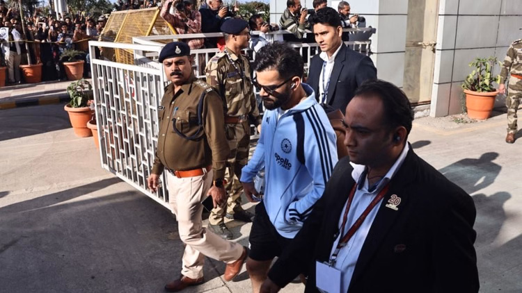 Indore News:इंदौर पहुंचे रोहित-विराट, 18 जनवरी को टीम इंडिया और न्यूजीलैंड का मैच - Indore News India And New Zealand Teams Arrive In Indore For Final Odi At Holkar Stadium