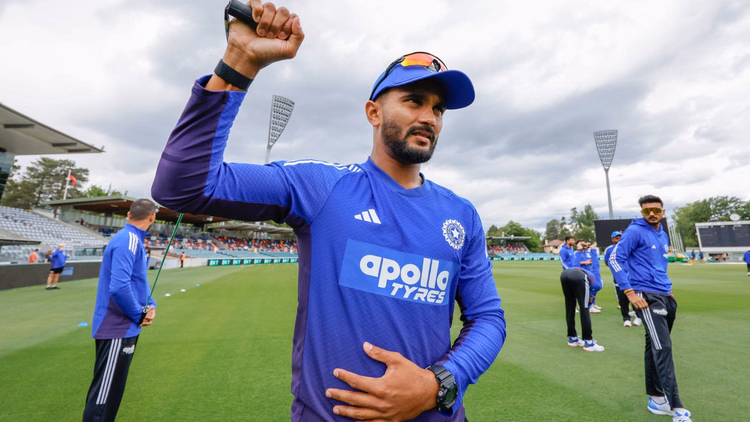 Ind Vs Nz:दूसरे वनडे में खराब प्रदर्शन पर ट्रोल हुए नीतीश, पूर्व खिलाड़ियों का मिला साथ; जानें किसने क्या कहा - Ind Vs Nz: Former Indian Players Come Into The Defence Of Nitish Kumar Reddy After Faces Trolls