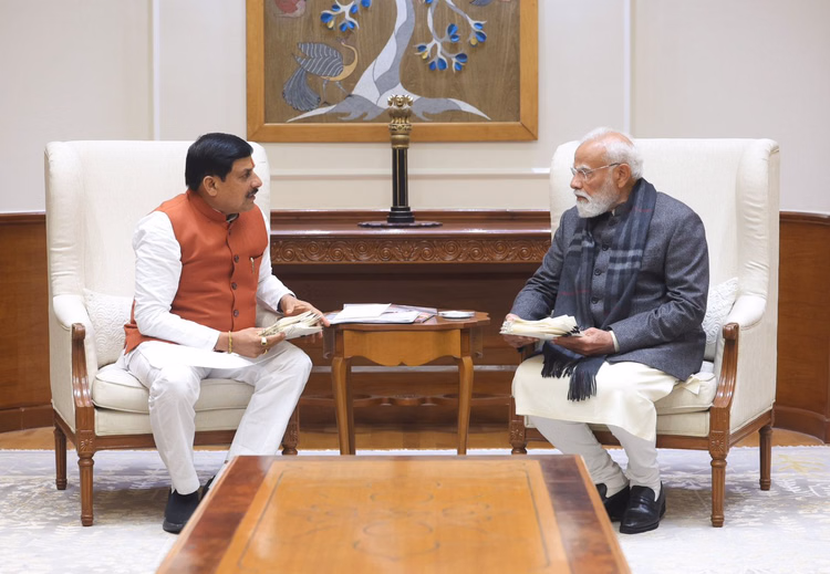 Mp News:प्रधानमंत्री मोदी से सीएम डॉ. यादव की मुलाकात, गाडरवारा पावर प्रोजेक्ट के भूमि-पूजन का आमंत्रण - Mp: Chief Minister Dr. Yadav Meets Prime Minister Modi, Extends Invitation For The Foundation Stone Laying Cer