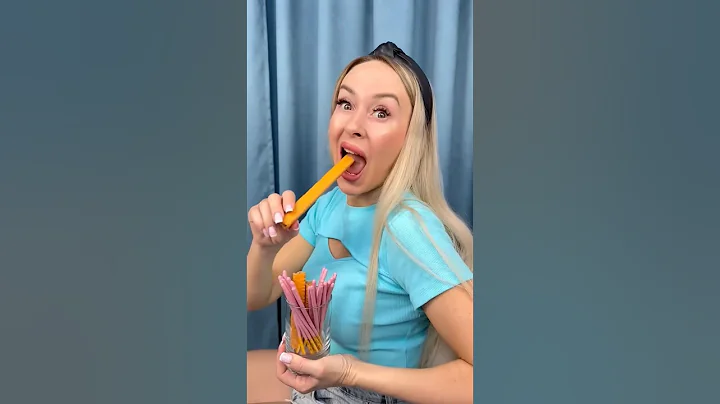 🍡😋🤷The kind boy untangled the clothes of the grandfather and grandson. Life Hacks#shorts#cute - English