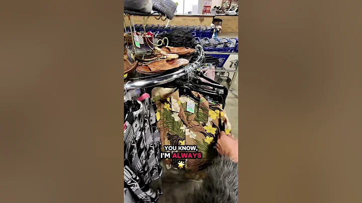 متجر ملابس مستعملة مزدحم