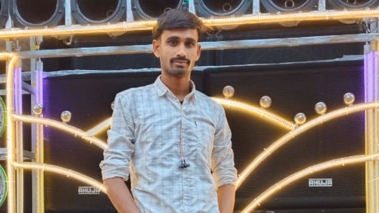 Up:मांग में सिंदूर... पांव में बिछिया, प्रेमिका की शादी तय होने पर प्रेमी युगल ने दी जान; अलग-अलग जगह संस्कार - Couple Committed Suicide After Girlfriend Marriage Was Arranged In Jhansi