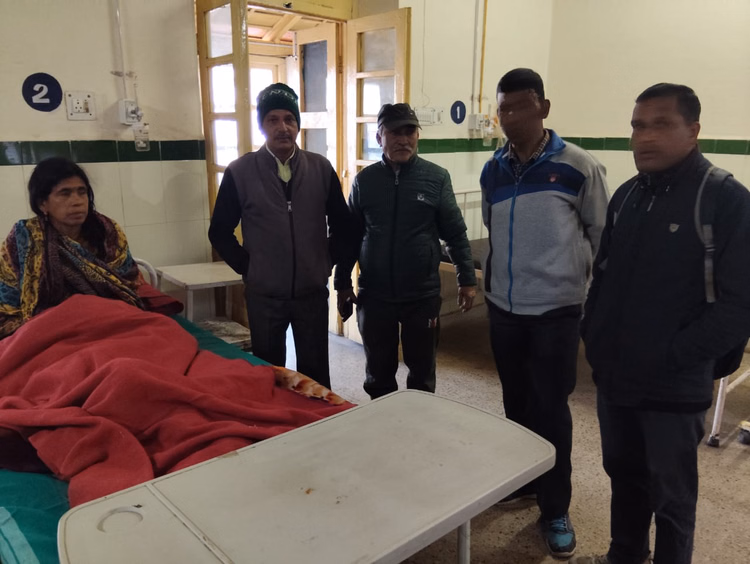 Leopard Attack:रतकोटी गांव में घास काटने गई महिला पर गुलदार ने किया हमला, बुरी तरह किया घायल - Leopard Attack On Woman During Cut Grass In Ratkoti Village Was Attacked By Leopard And Severely Injured