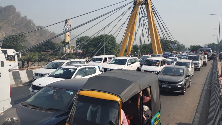 जरूरी खबर:उत्तराखंड आ रहे हैं तो गाड़ी के कागज रखें दुरुस्त, वरना सीमा में घुसते ही खुद कट जाएगा चालान - If You Are Coming To Uttarakhand Make Sure Your Vehicle Documents Will All Set Otherwise Challan Will Deduct