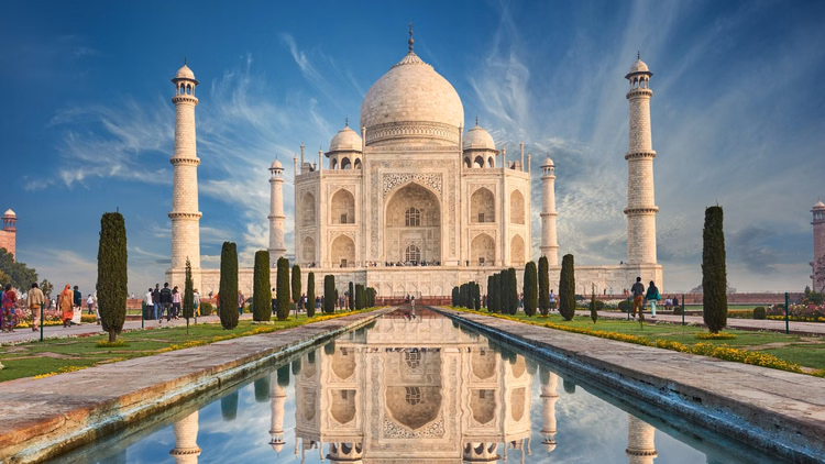 Taj Mahal Entry 2026:ताजमहल का दीदार करें फ्री में....जानें समय और तारीख - Free Taj Mahal Entry Due To Shah Jahan Urs 2026