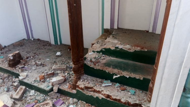 Meerut:परीक्षितगढ़ के अगवानपुर में ईदगाह की बुर्जी तोड़ी, ग्रामीणों ने दिखाया सौहार्द; कार्रवाई की मांग - Eidgah Minaret Vandalised In Agwanpur, Villagers Show Communal Harmony, Demand Action